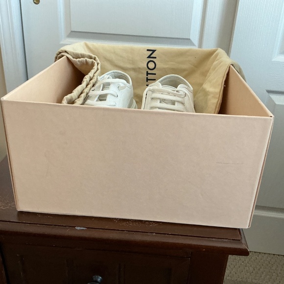 Louis Vuitton Sneaker - Picture 2 of 10